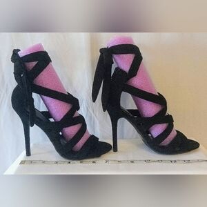 𝑾𝒊𝒍𝒅 𝑫𝒊𝒗𝒂 𝑳𝒐𝒖𝒏𝒈𝒆 𝑳𝒂𝒄𝒆𝑼𝒑 𝑩𝒍𝒂𝒄𝒌 𝑯𝒆𝒆𝒍𝒔